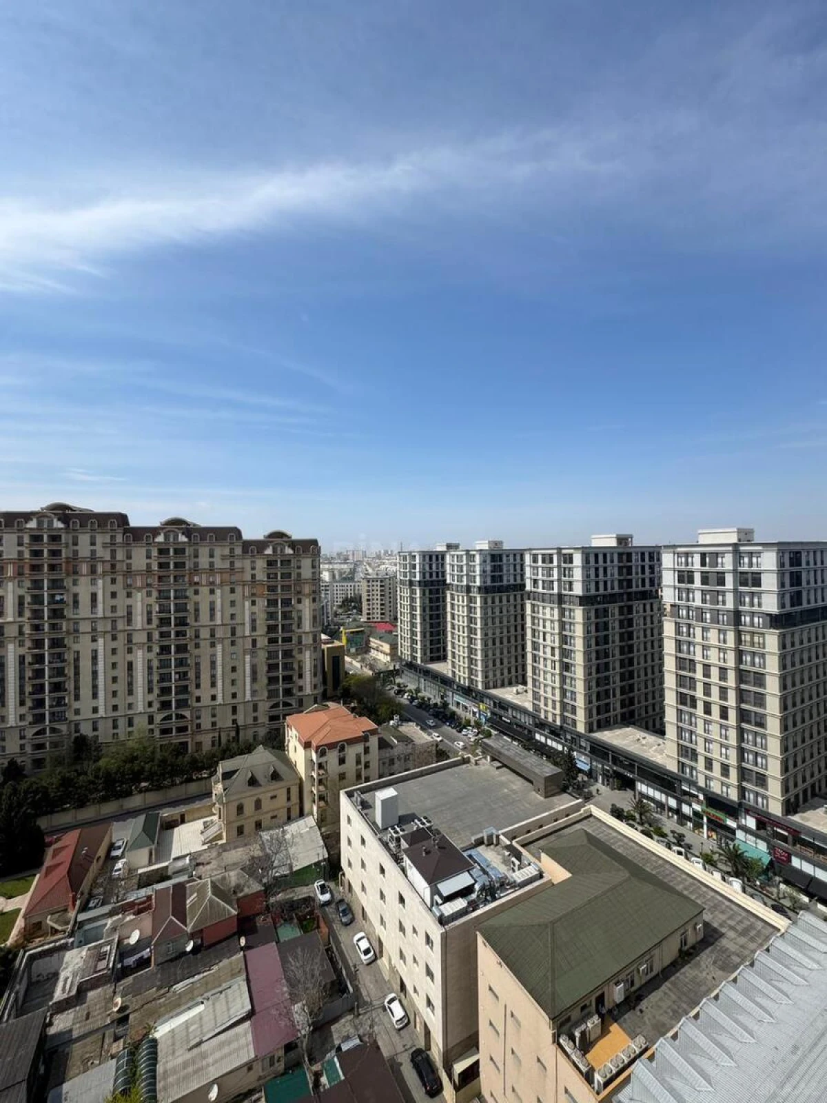 Satılır 3 otaqlı mənzil 135 m²