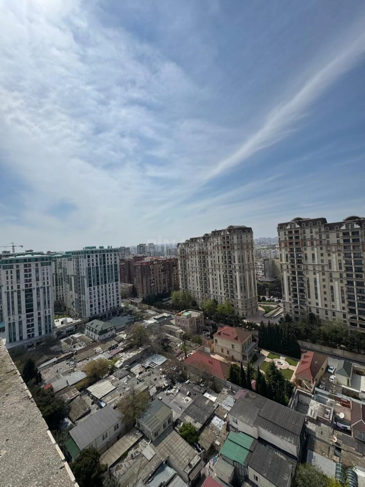 Satılır 3 otaqlı mənzil 135 m²