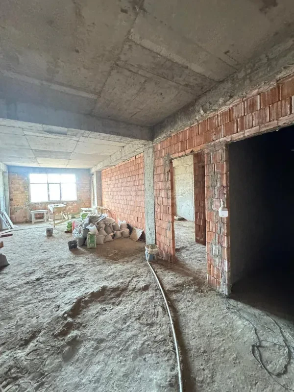 Satılır 3 otaqlı mənzil 135 m²