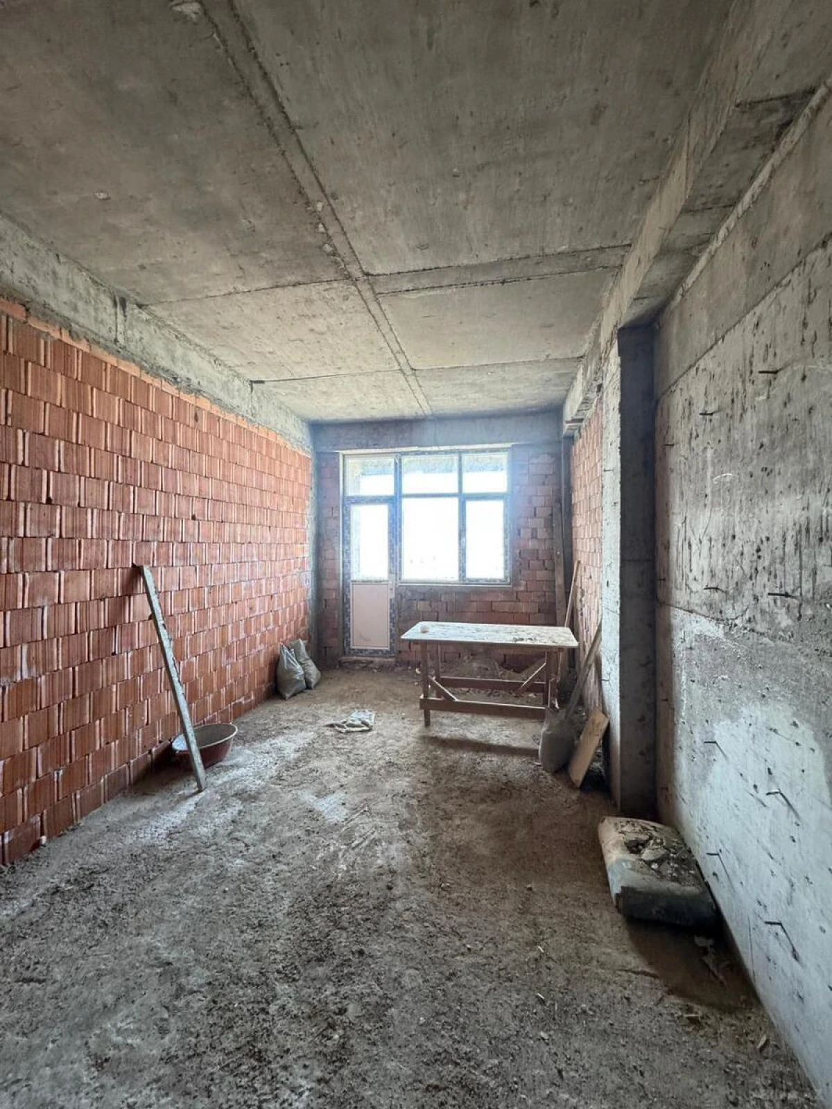 Satılır 3 otaqlı mənzil 135 m²