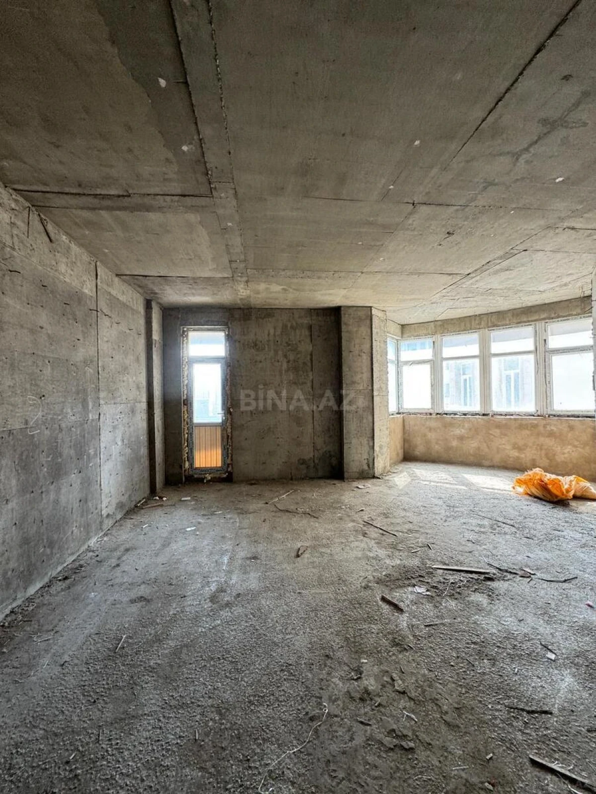 Satılır 3 otaqlı mənzil 130 m²