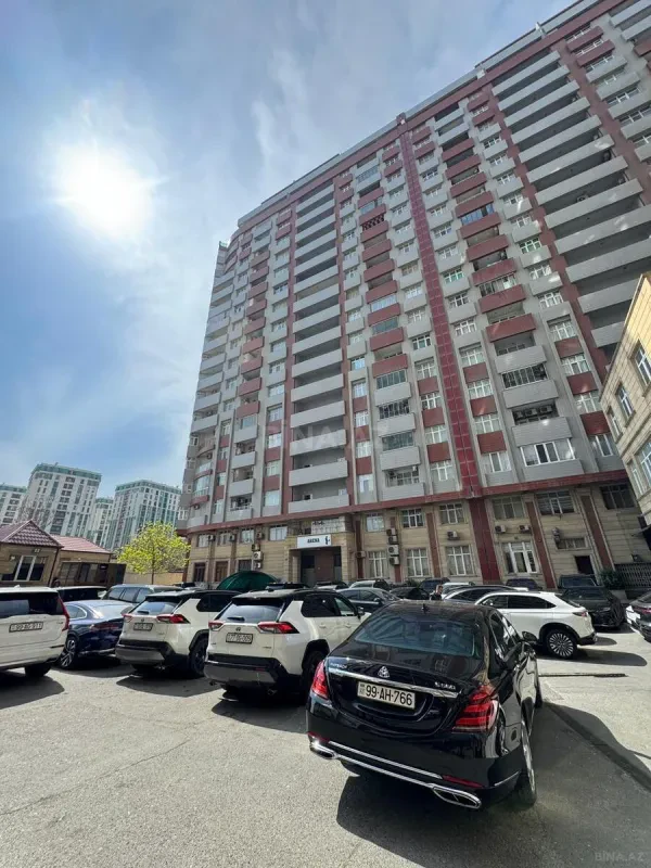 Satılır 3 otaqlı mənzil 130 m²
