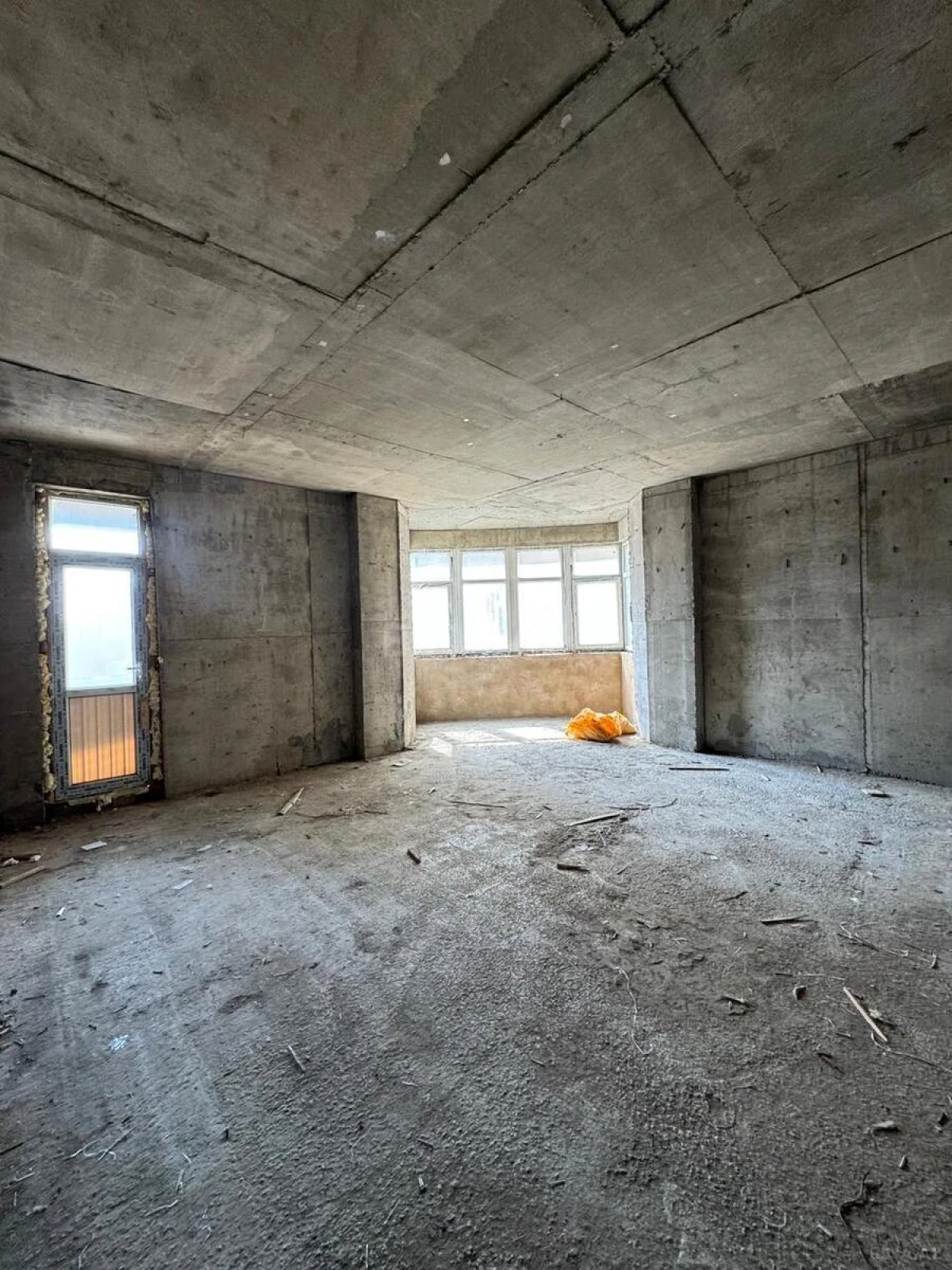 Satılır 3 otaqlı mənzil 130 m²