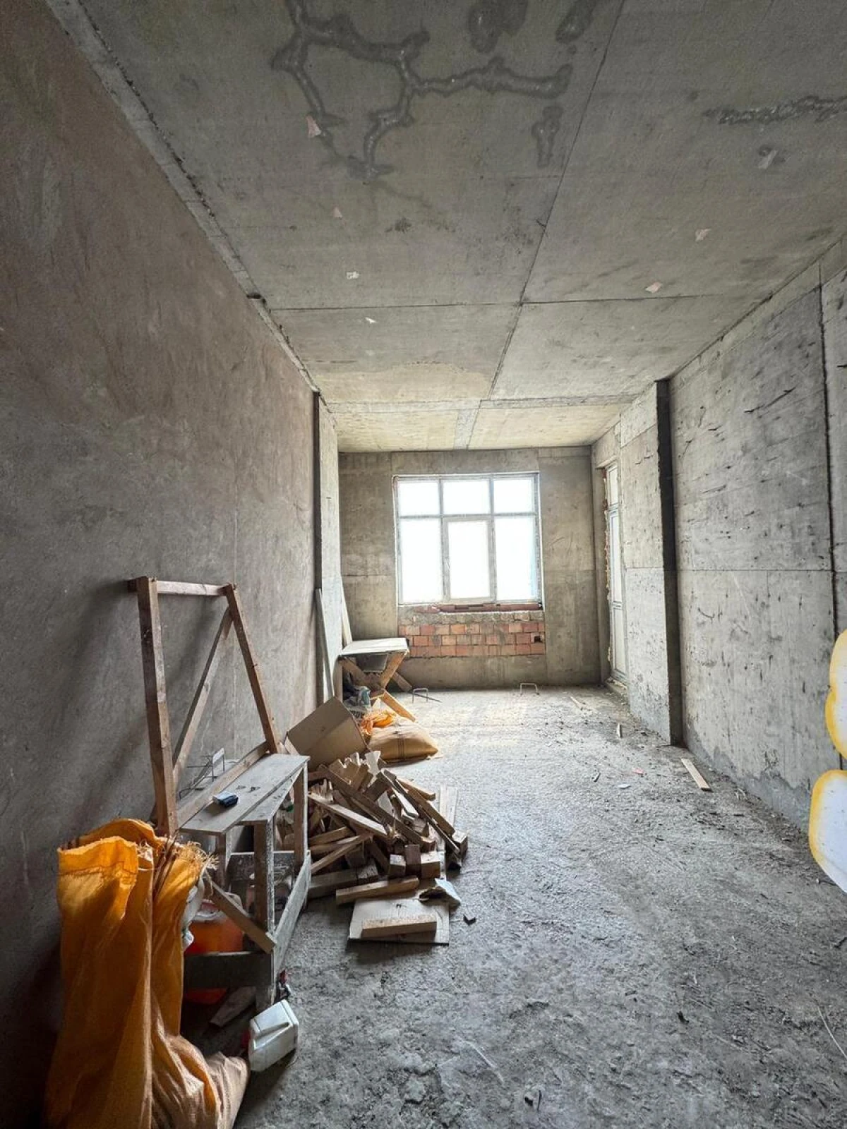 Satılır 3 otaqlı mənzil 130 m²