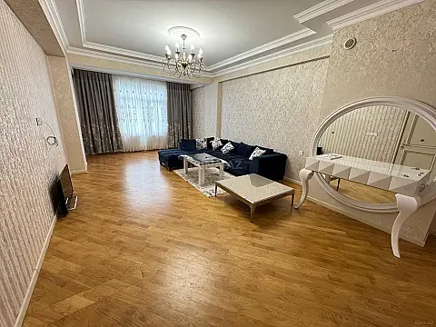 Kirayə verilir 2 otaqlı mənzil 100 m²
