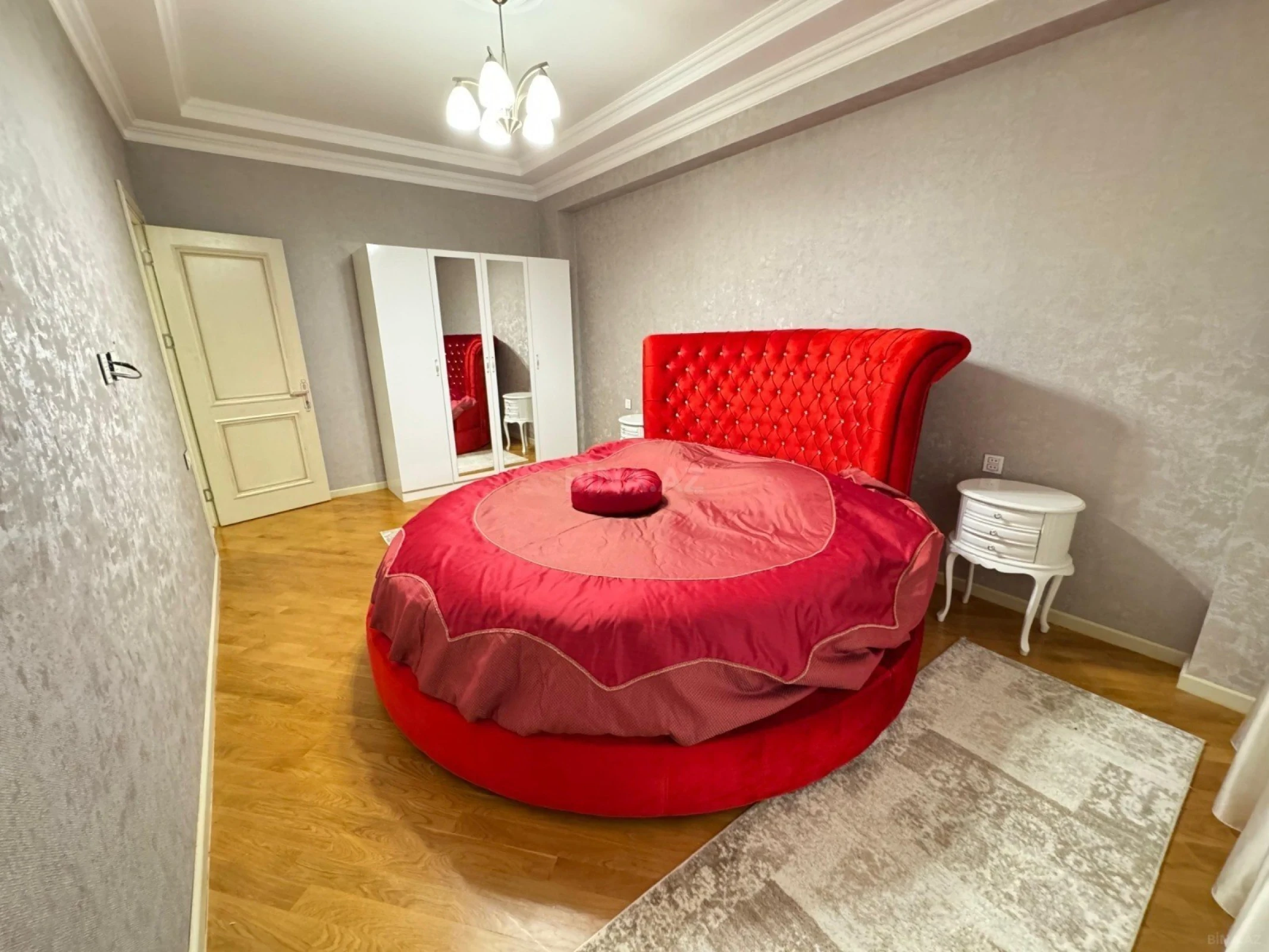 Kirayə verilir 2 otaqlı mənzil 100 m²