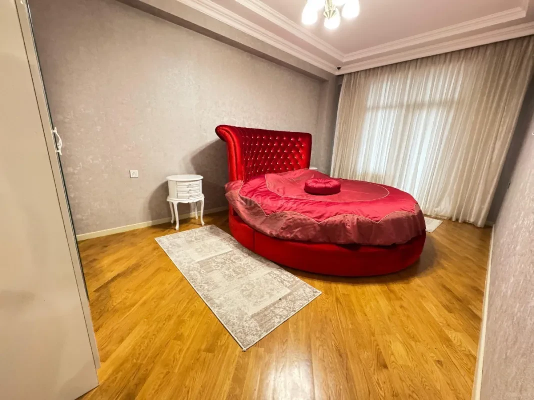 Kirayə verilir 2 otaqlı mənzil 100 m²