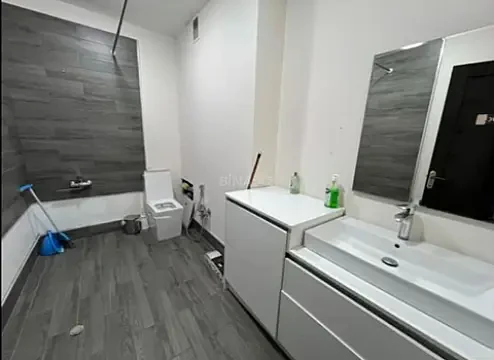 Kirayə verilir 5 otaqlı ofis 192 m²