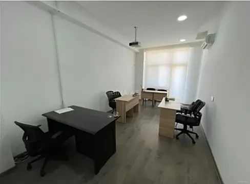 Kirayə verilir 5 otaqlı ofis 192 m²