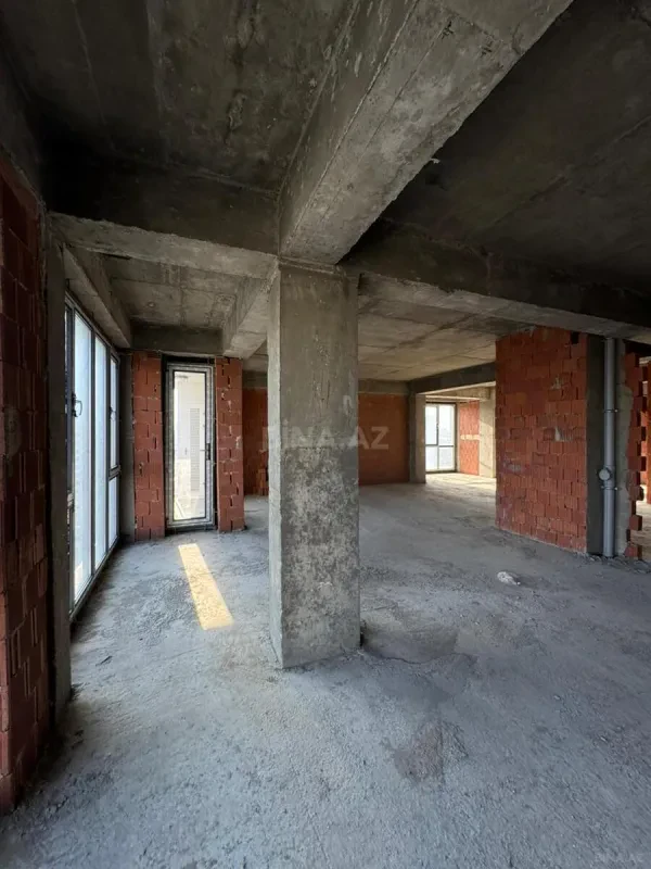 Satılır 3 otaqlı mənzil 130 m²