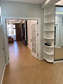 Kirayə verilir 3 otaqlı mənzil 150 m²