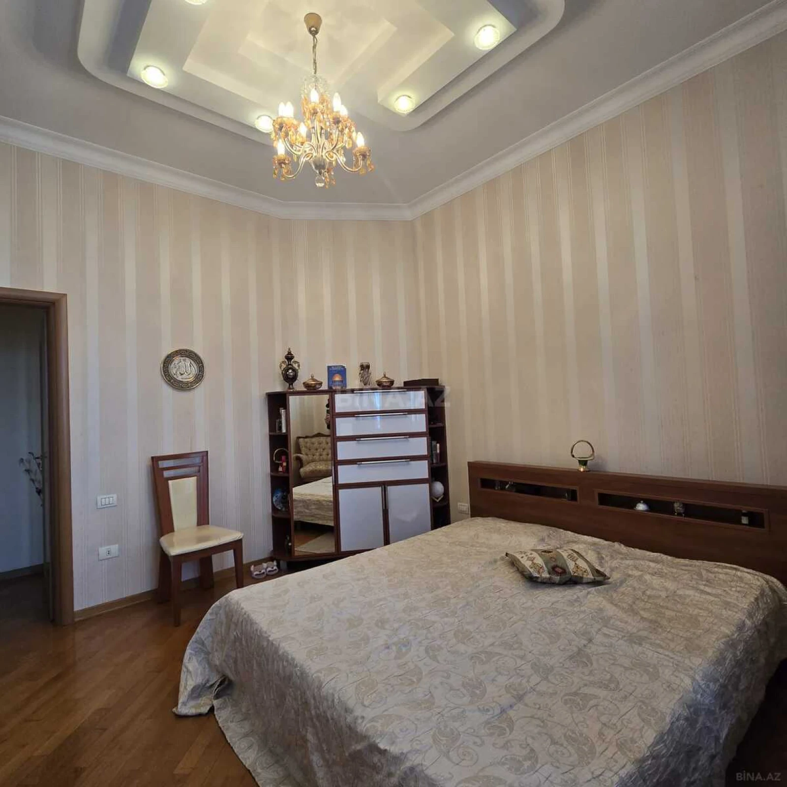 Satılır 2 otaqlı mənzil 90 m²