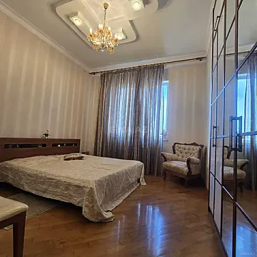 Satılır 2 otaqlı mənzil 90 m²