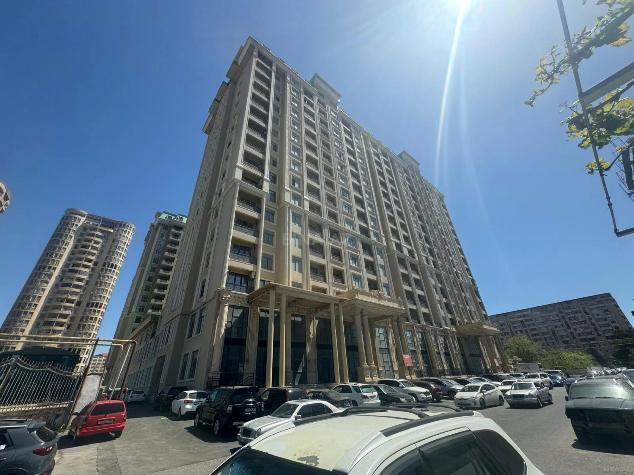Satılır 2 otaqlı mənzil 77 m²