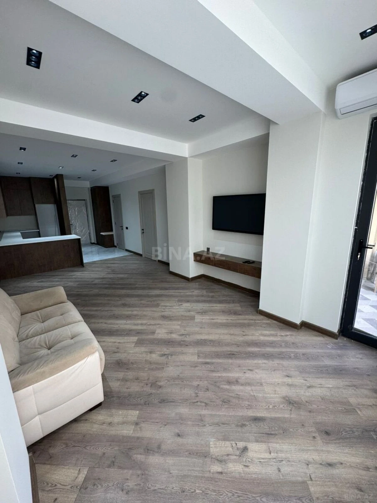 Satılır 2 otaqlı mənzil 77 m²