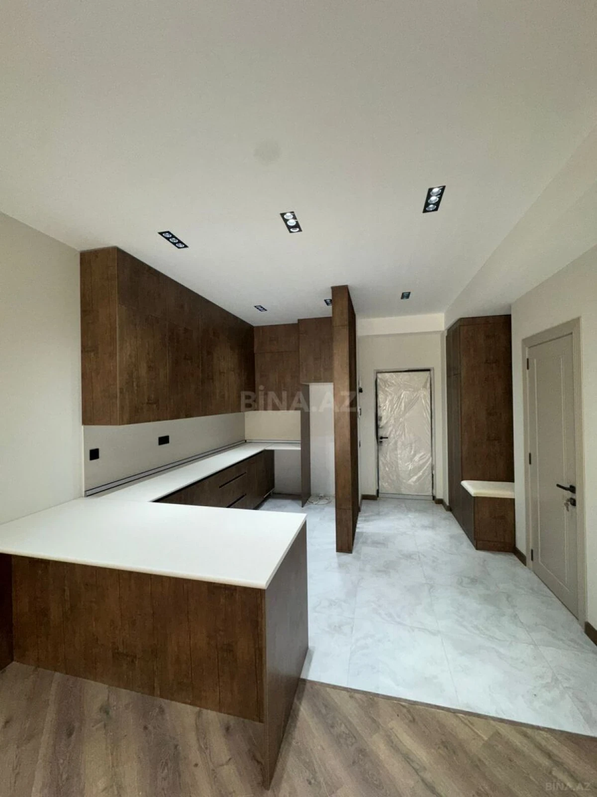 Satılır 2 otaqlı mənzil 77 m²