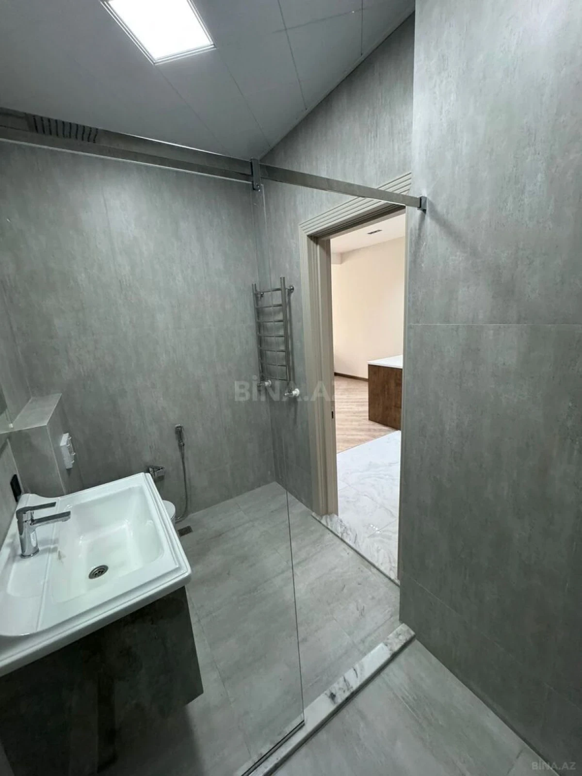 Satılır 2 otaqlı mənzil 77 m²