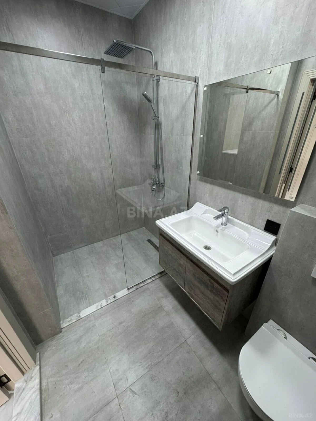 Satılır 2 otaqlı mənzil 77 m²