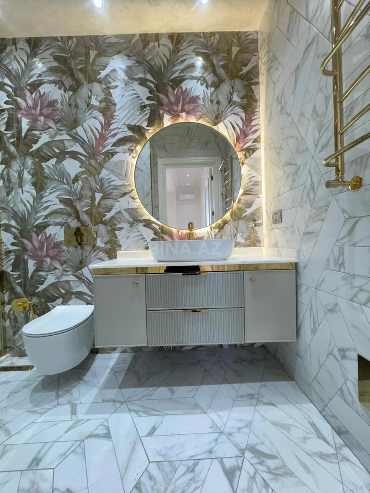 Satılır 12 otaqlı mənzil 1000 m²