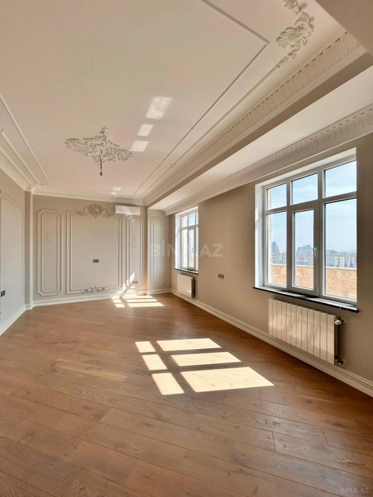 Satılır 12 otaqlı mənzil 1000 m²