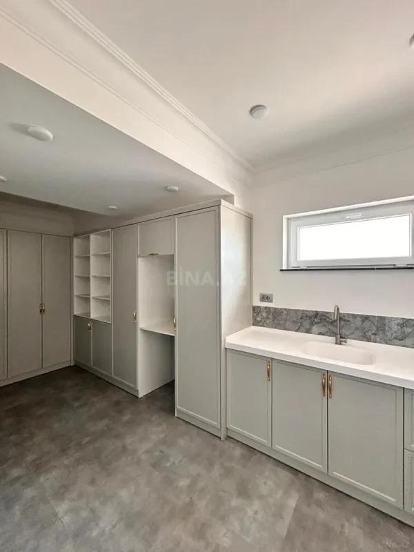 Satılır 12 otaqlı mənzil 1000 m²