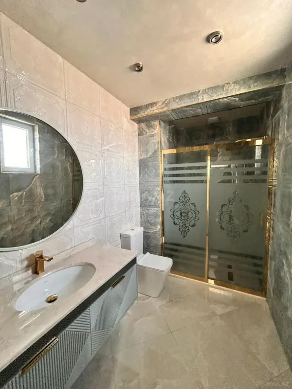 Satılır 12 otaqlı mənzil 1000 m²