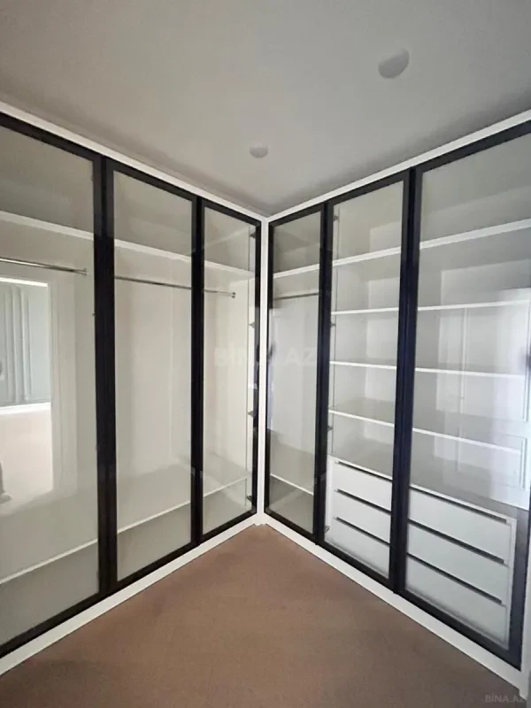 Satılır 12 otaqlı mənzil 1000 m²