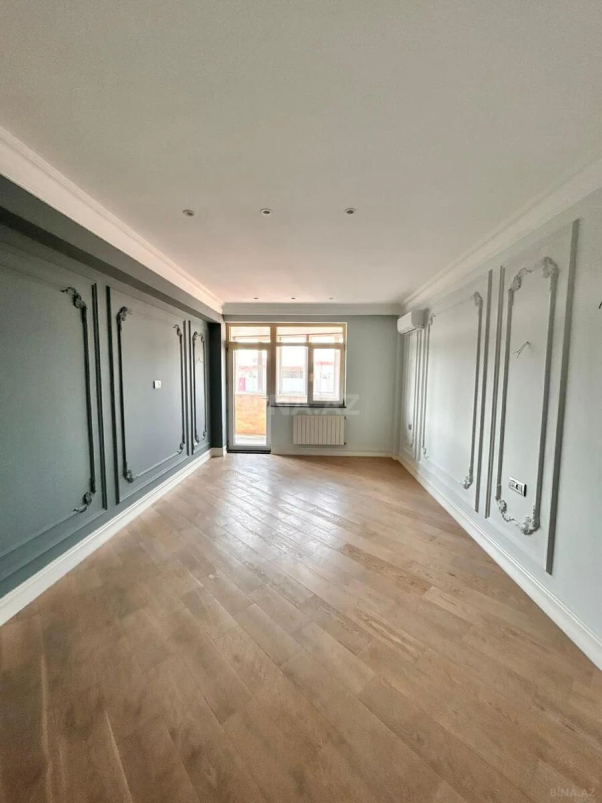Satılır 12 otaqlı mənzil 1000 m²