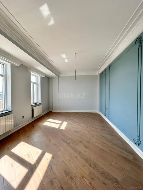 Satılır 12 otaqlı mənzil 1000 m²