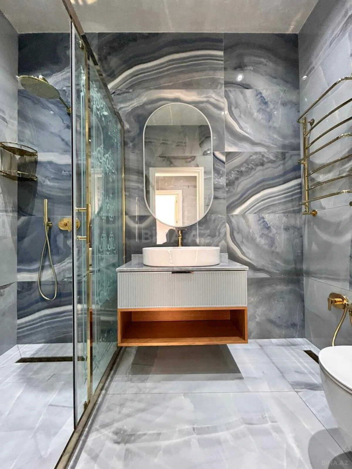 Satılır 12 otaqlı mənzil 1000 m²