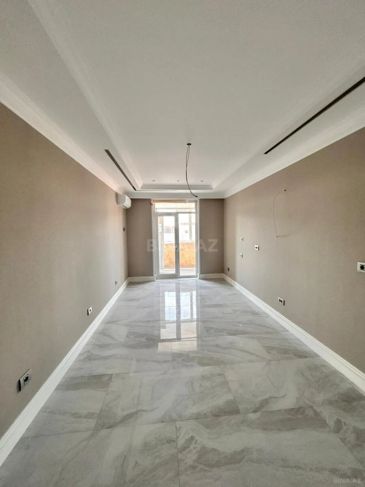 Satılır 12 otaqlı mənzil 1000 m²