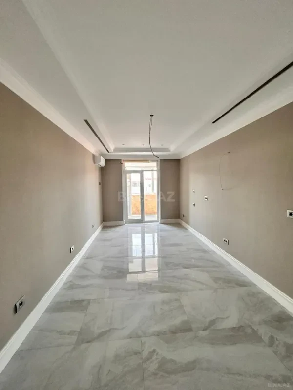 Satılır 12 otaqlı mənzil 1000 m²
