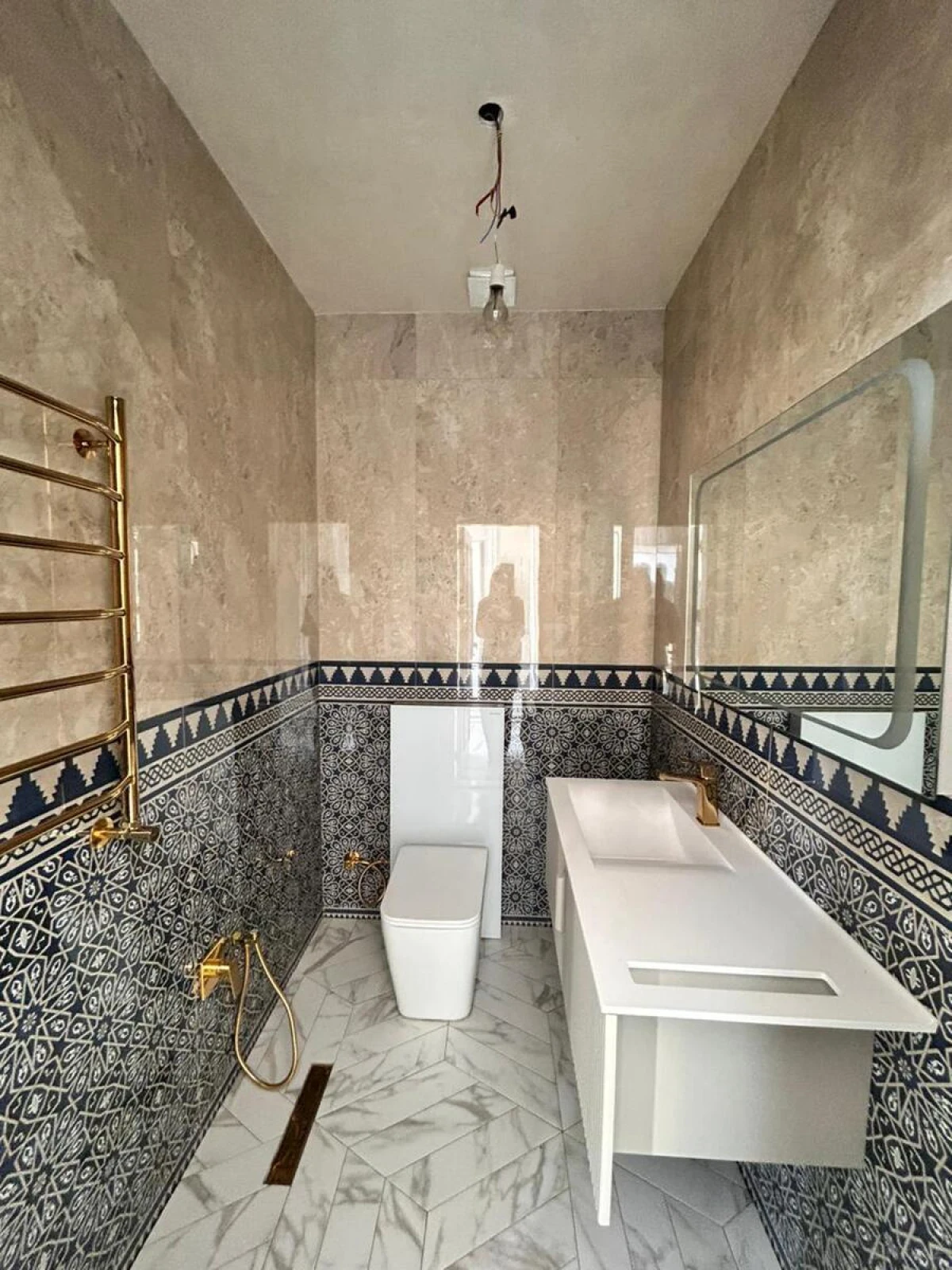 Satılır 12 otaqlı mənzil 1000 m²