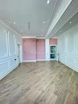 Satılır 12 otaqlı mənzil 1000 m²