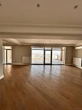 Satılır 12 otaqlı mənzil 1000 m²