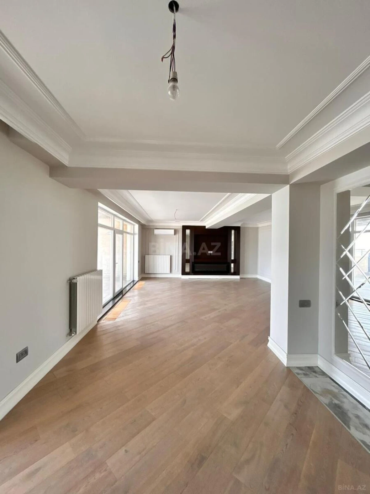 Satılır 12 otaqlı mənzil 1000 m²