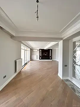 Satılır 12 otaqlı mənzil 1000 m²