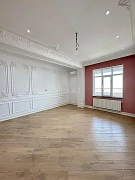 Satılır 12 otaqlı mənzil 1000 m²