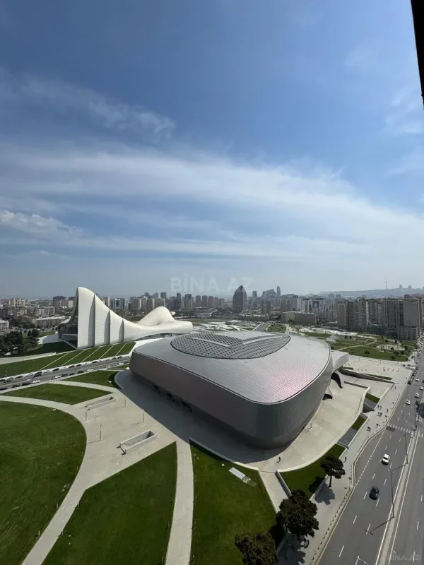 Satılır 12 otaqlı mənzil 1000 m²