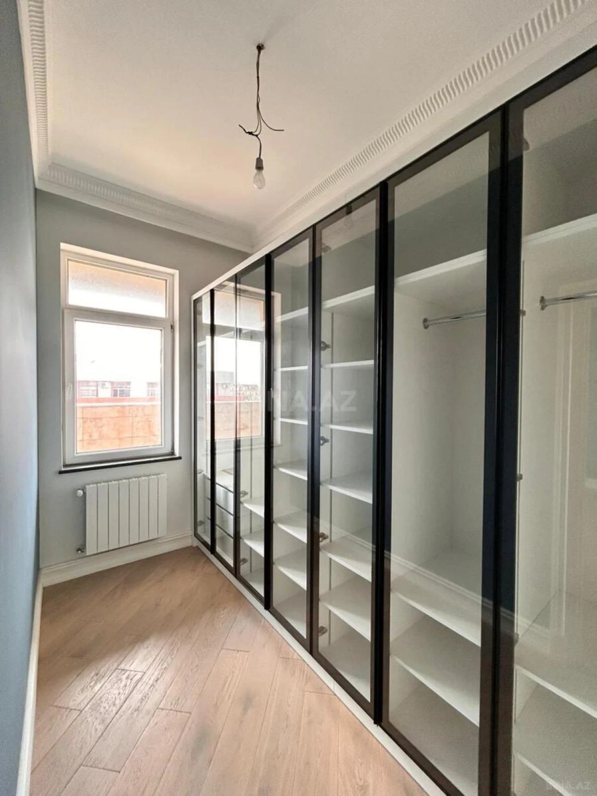 Satılır 12 otaqlı mənzil 1000 m²