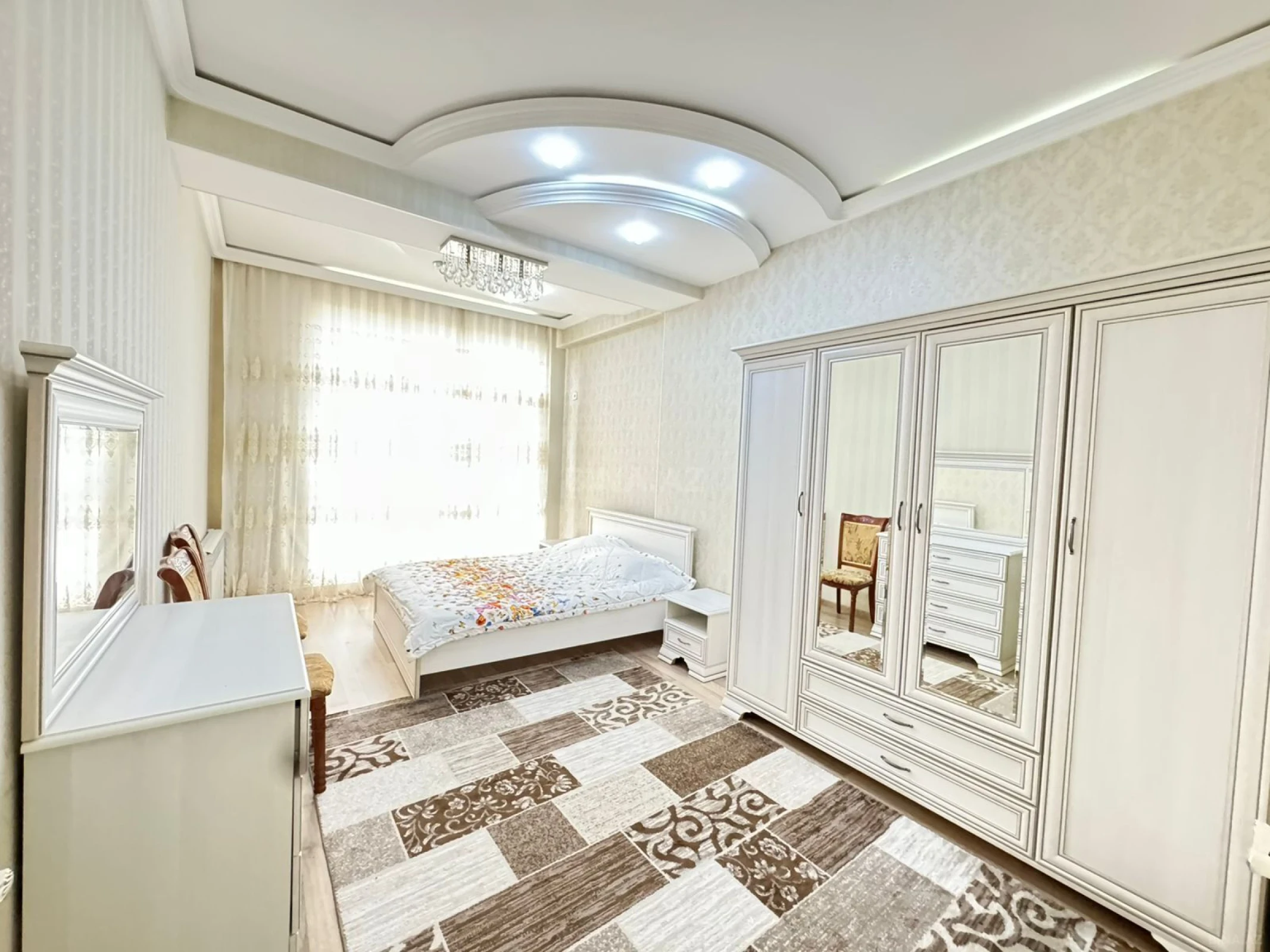 Kirayə verilir 2 otaqlı mənzil 114 m²