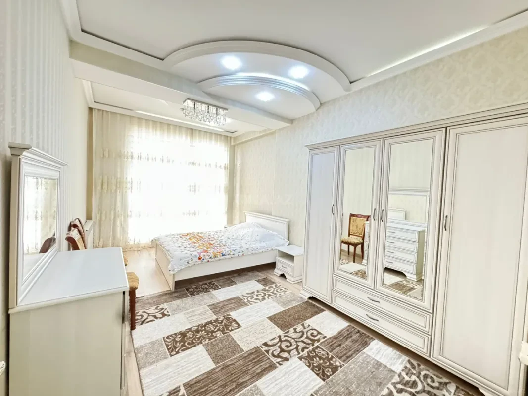 Kirayə verilir 2 otaqlı mənzil 114 m²