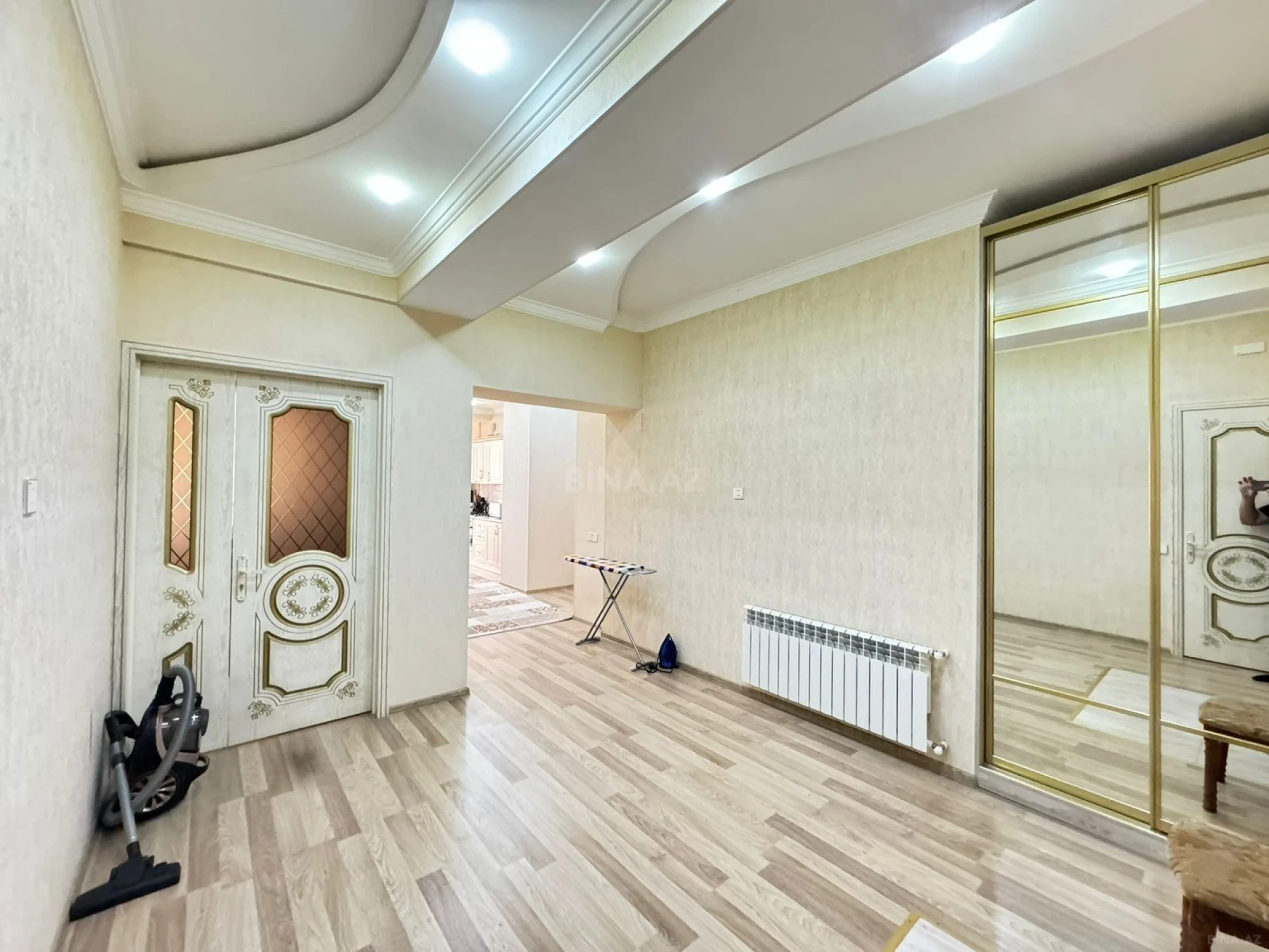 Kirayə verilir 2 otaqlı mənzil 114 m²