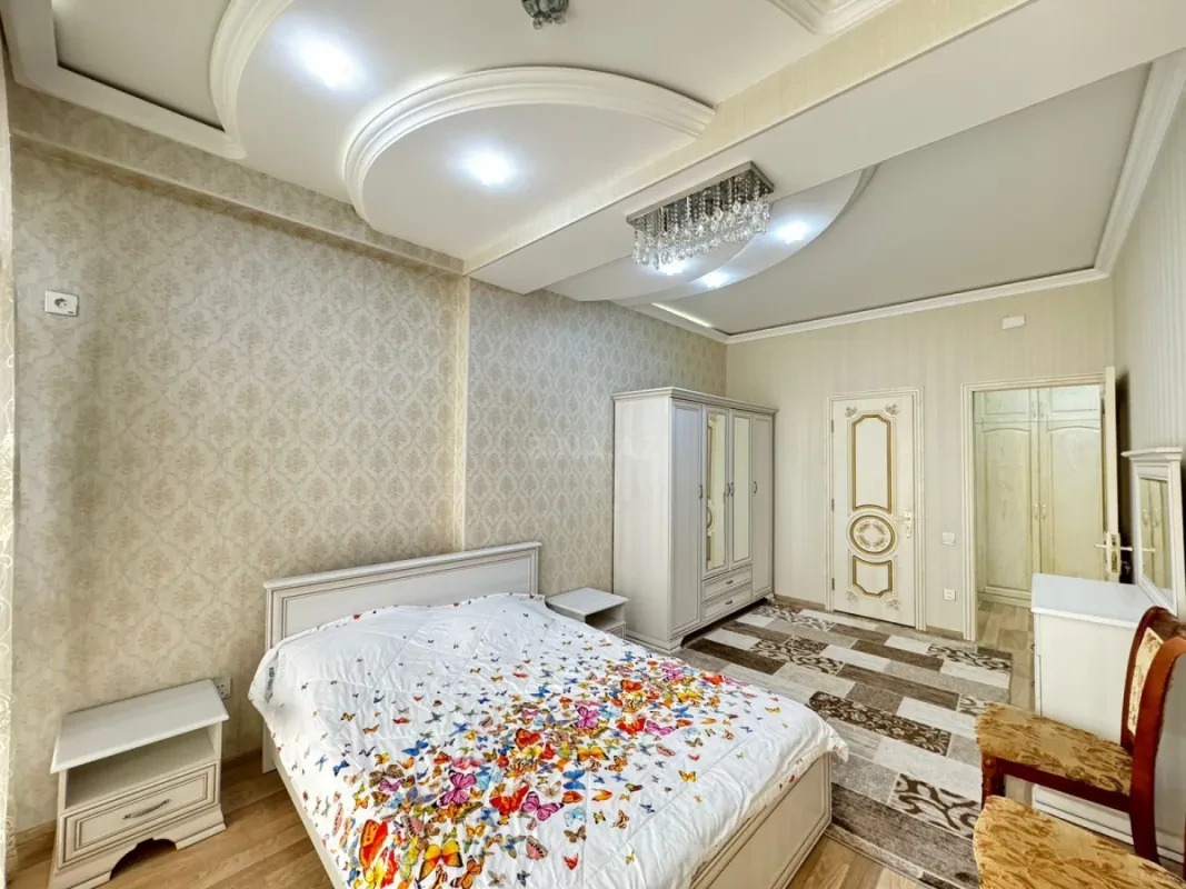 Kirayə verilir 2 otaqlı mənzil 114 m²