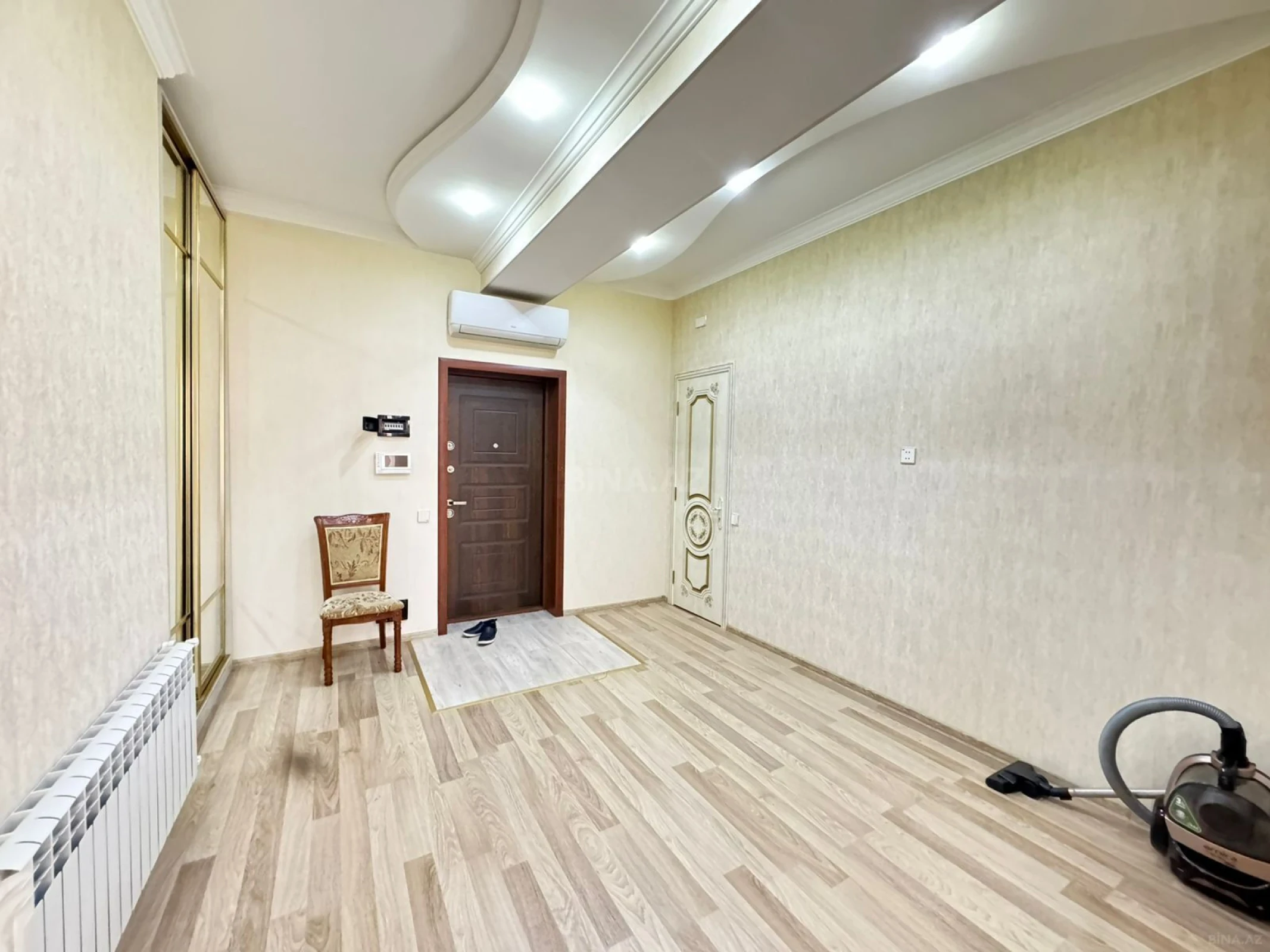 Kirayə verilir 2 otaqlı mənzil 114 m²