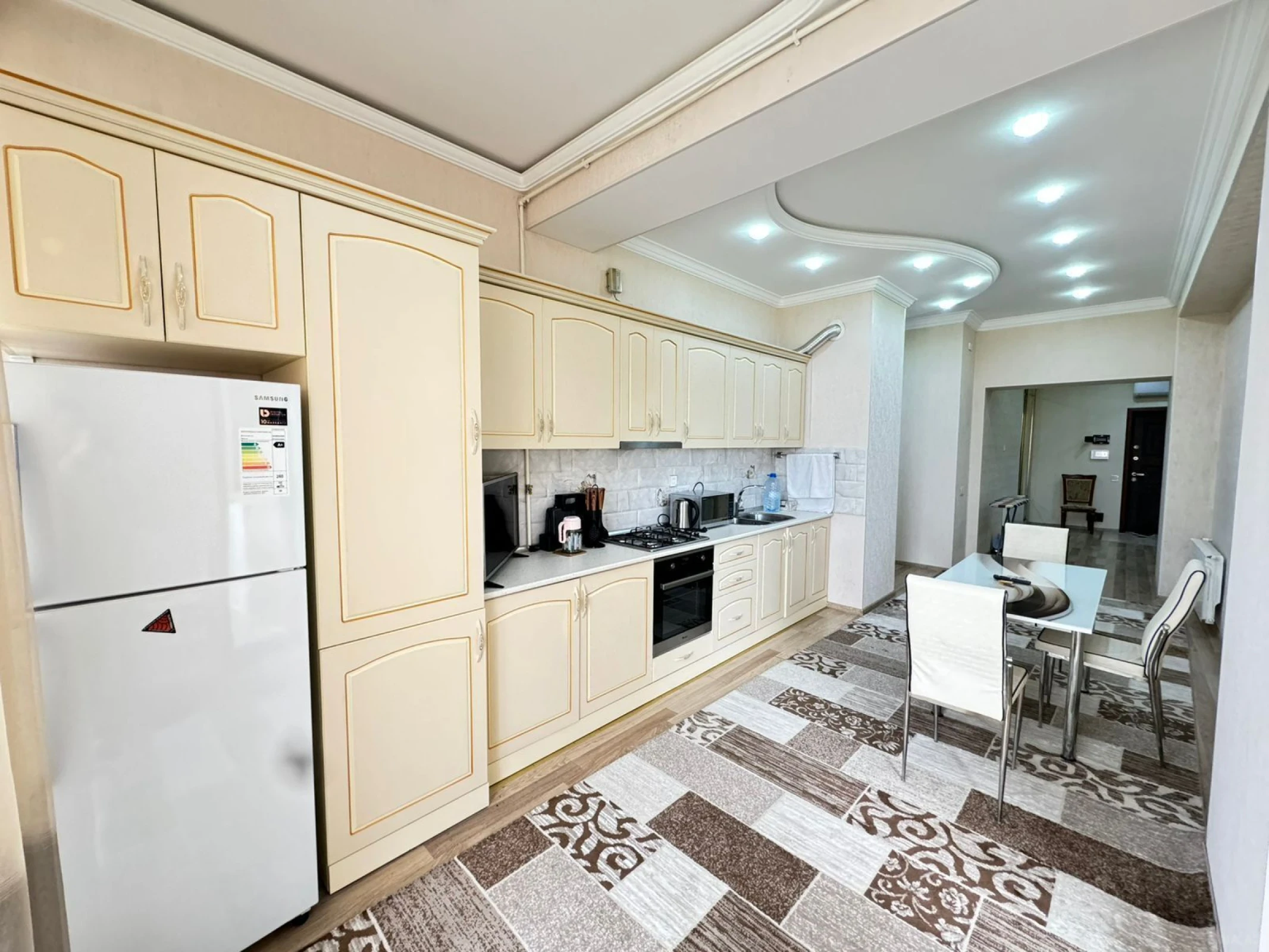 Kirayə verilir 2 otaqlı mənzil 114 m²