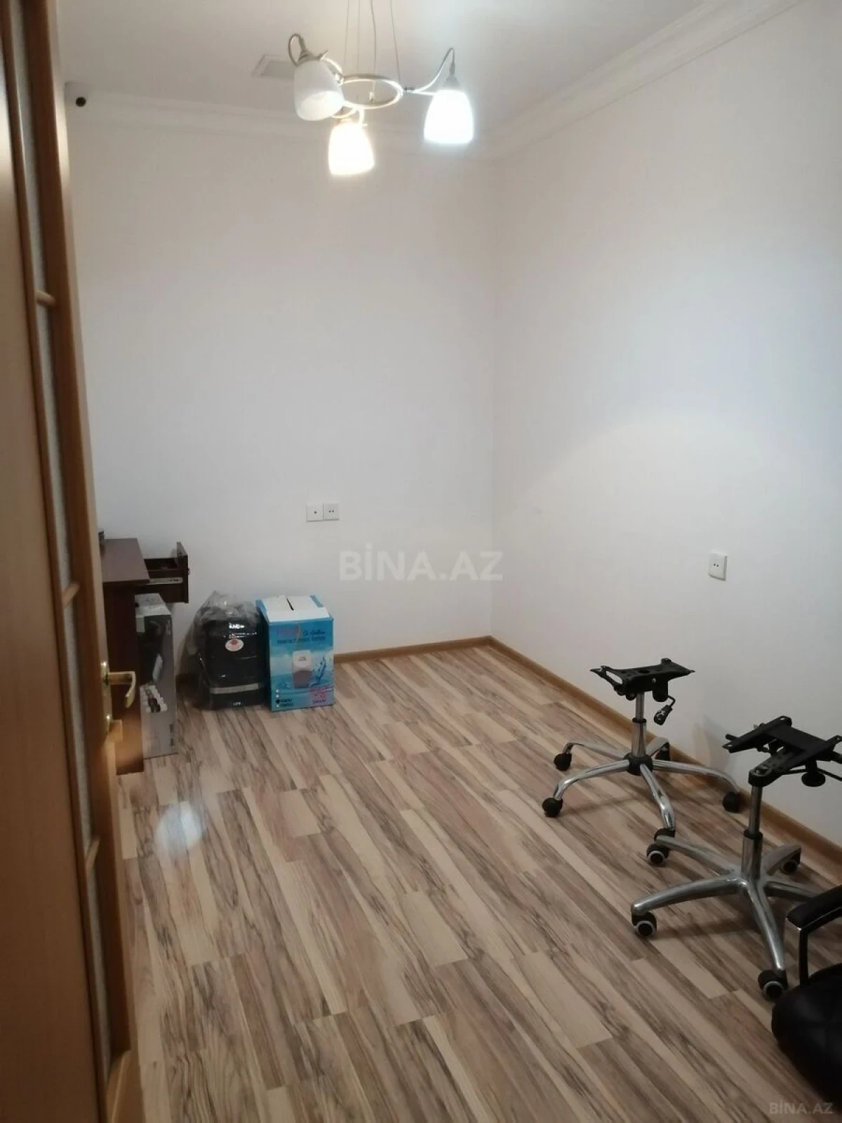 Satılır 6 otaqlı ofis 140 m²