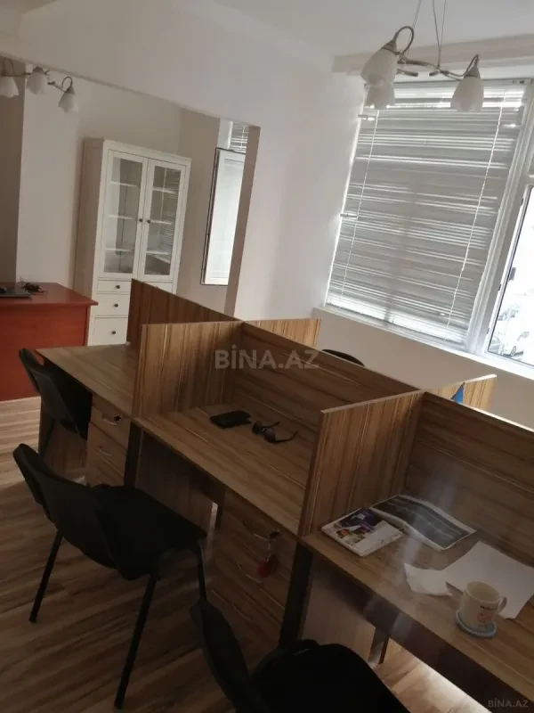 Satılır 6 otaqlı ofis 140 m²