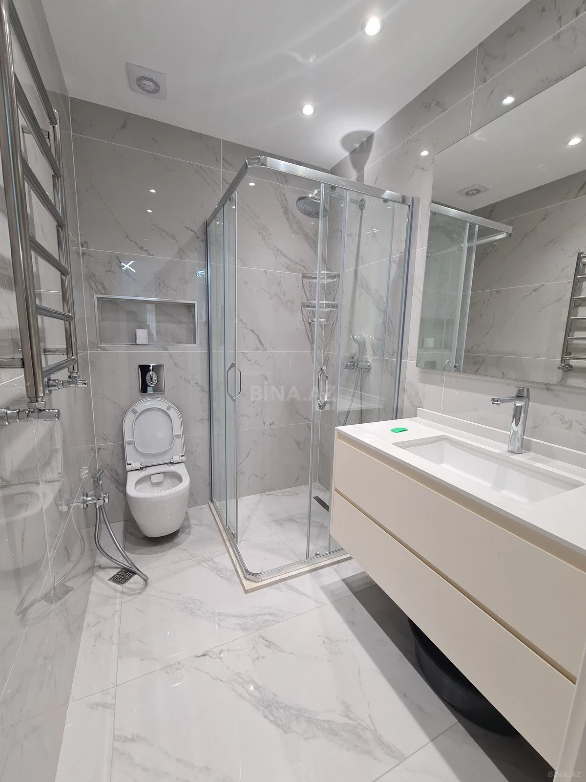 Kirayə verilir 3 otaqlı mənzil 92 m²