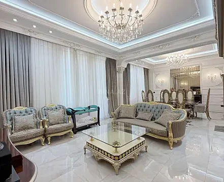 Satılır 3 otaqlı mənzil 215 m²
